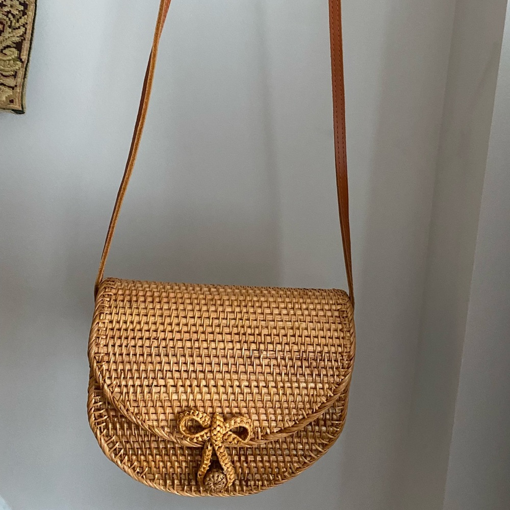 Woven Rattan Bow Crossbody Bag